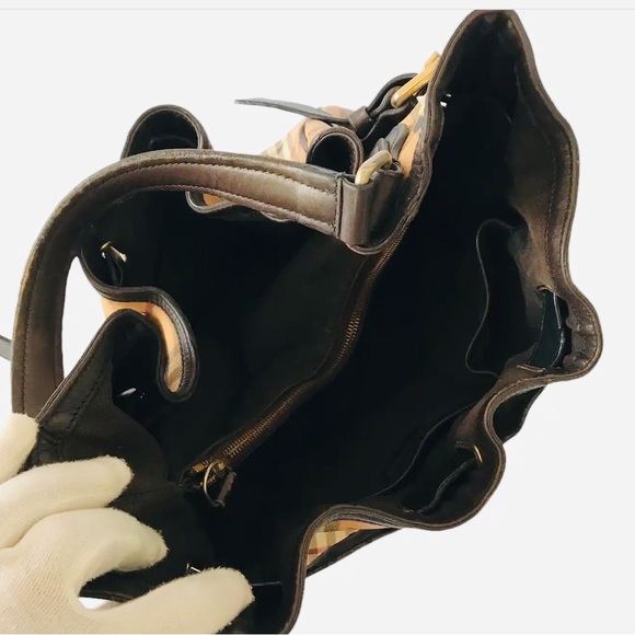 Burberry Bags - Picture 15 of 16